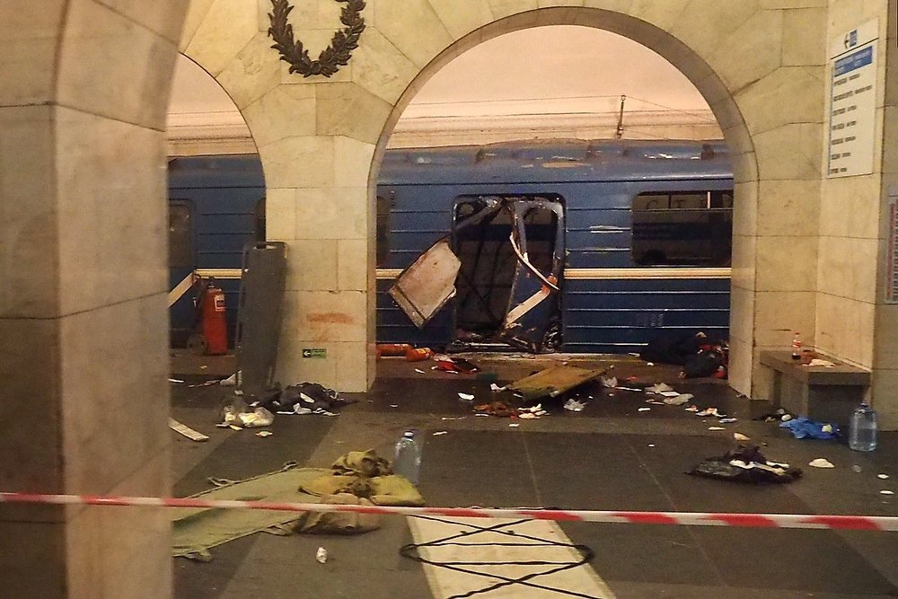 Последние данные о взрыве в Петербурге: есть подозреваемые и их разыскивают