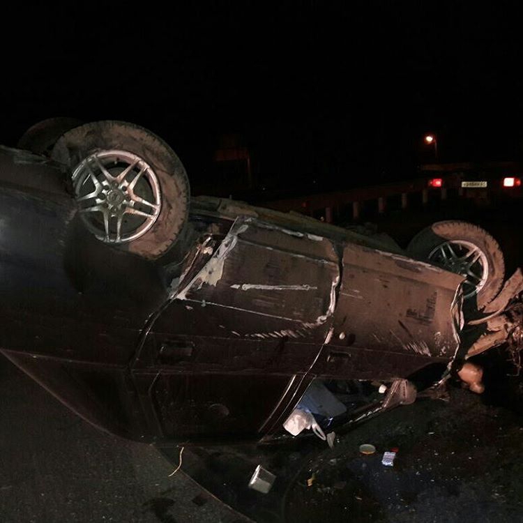 В Чувашии проезжающая машина насмерть сбила водителя, который выбрался из перевернутой «легковушки»
