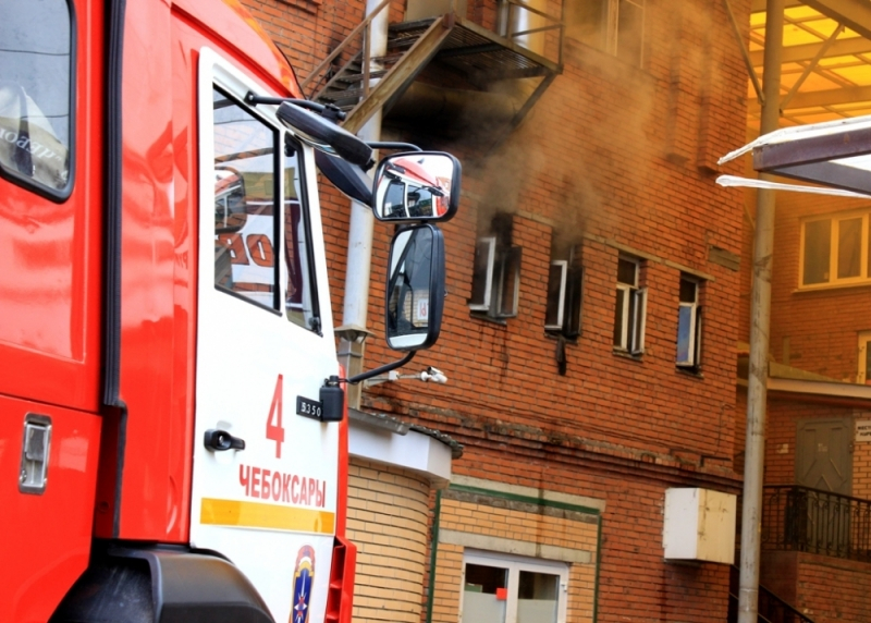 Чебоксарские спасатели назвали возможную причину пожара на Центральном рынке