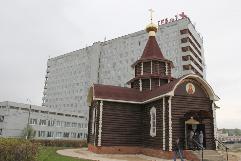 В Чебоксарах на территории больницы освятили храм