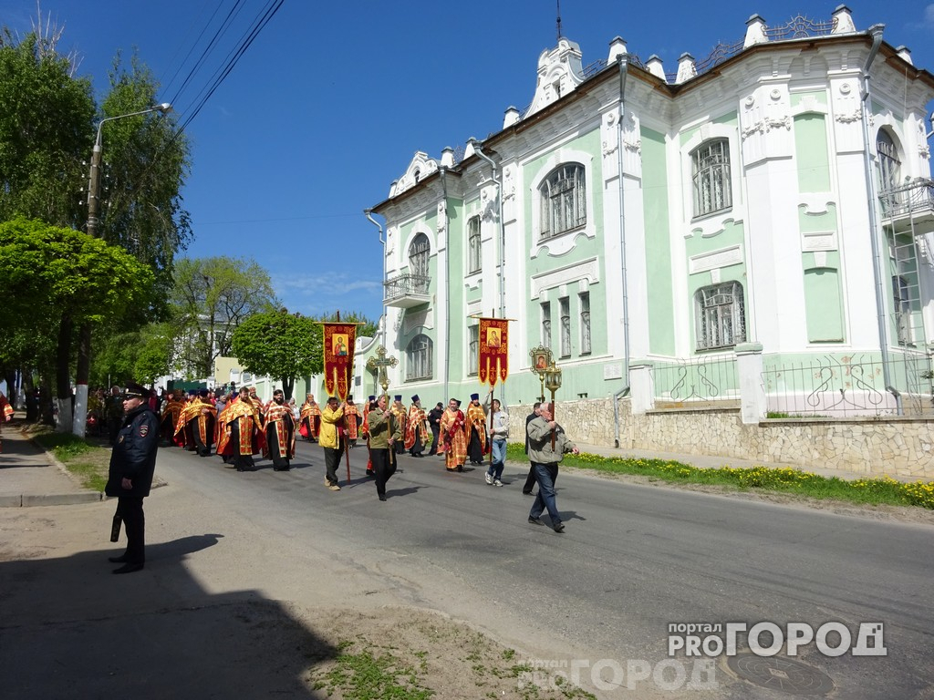 Чебоксарцы крестным ходом отметили День славянской письменности