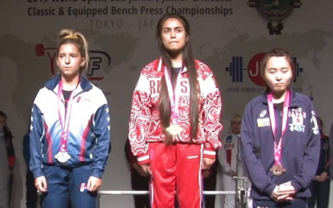 Девушка из Цивильска стала чемпионкой мира по жиму штанги лежа