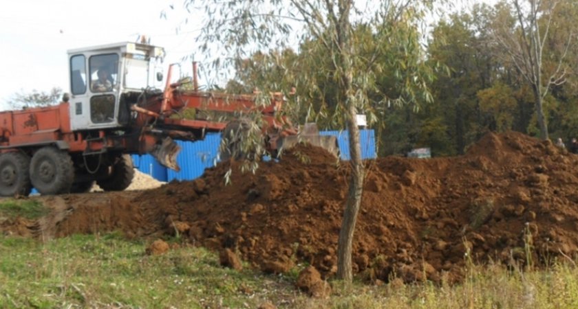 В чувашской деревне никак не достроят пожарный водоем, который по документам готов