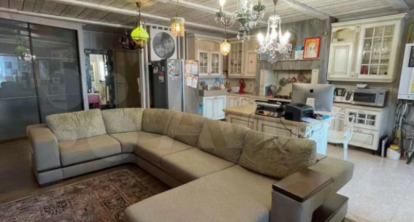 В элитном районе Чебоксар продают квартиру с мебелью и видом на Волгу за 23 млн
