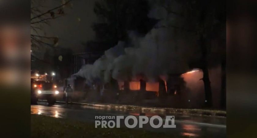 Ночной пожар в Чебоксарах: сгорела пекарня около гостиницы "Сокол"