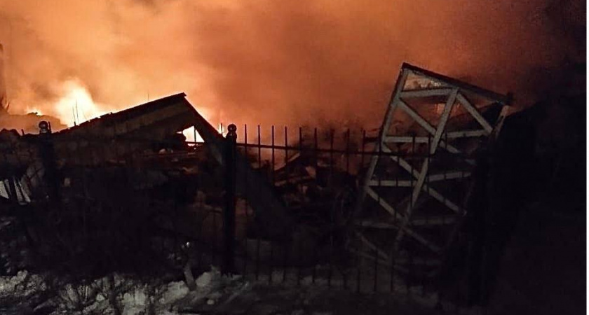 В Чувашии десять человек пострадали после пожара в Вурнарском районе
