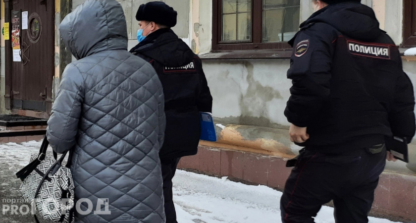 Жительница Алатыря разговорилась по телефону и отправила неизвестным почти полтора миллиона рублей