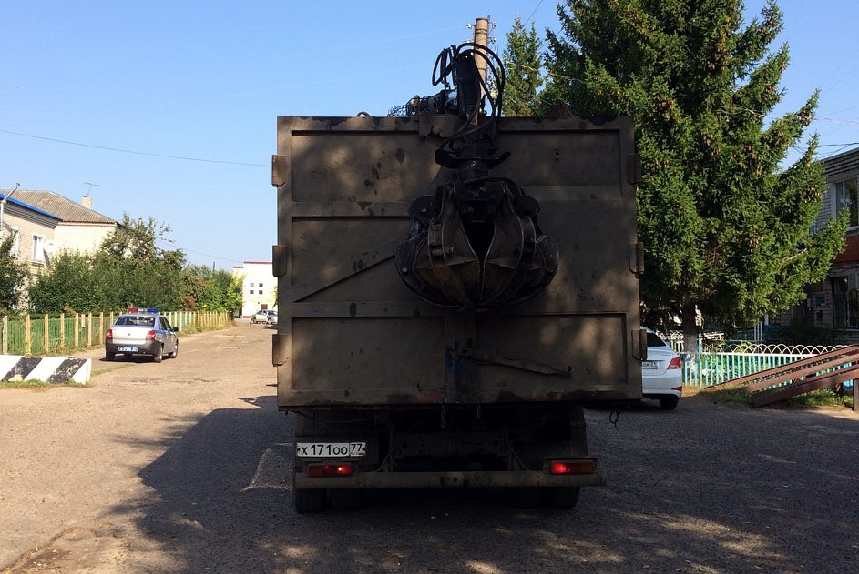 В Шемуршинском районе на трассе задержали фуру с нелегальным товаром