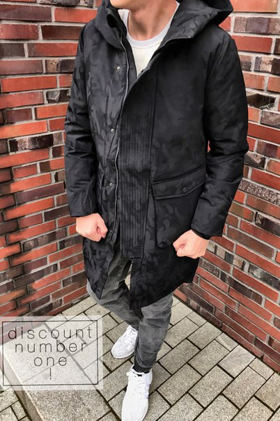 В Чебоксарах на проспекте Ленина продают стильные мужские куртки