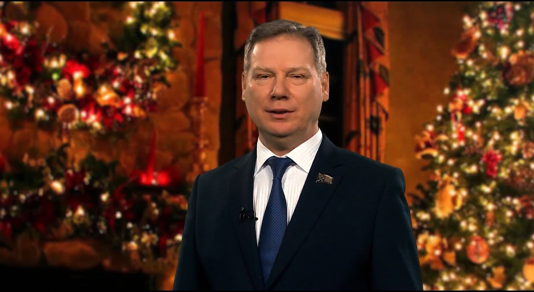 Глава Чебоксар записал видеообращение на фоне рождественских венков