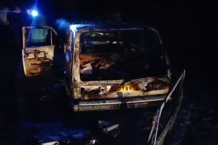В Канаше при пожаре автомобиля пострадала девушка