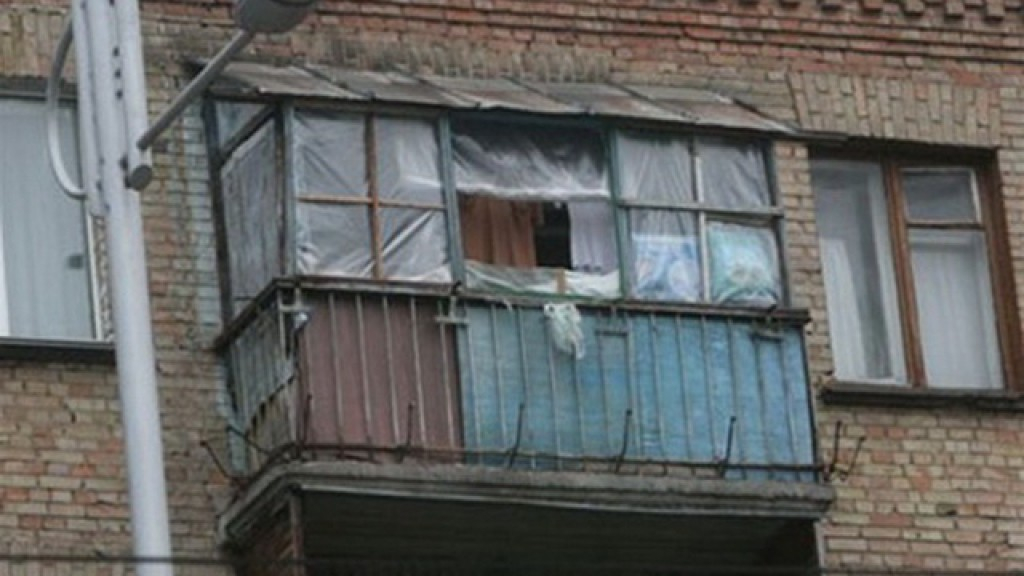 С балкона второго этажа в Новочебоксарске выпала женщина