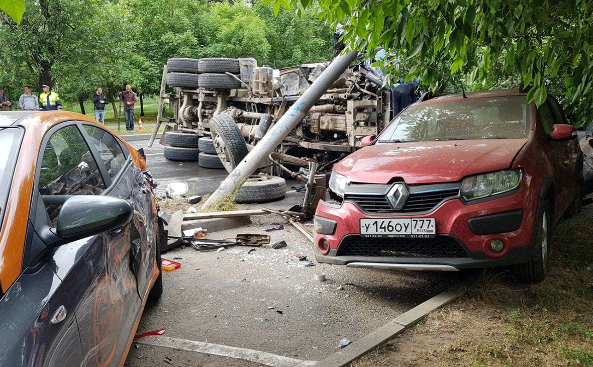 Уроженец Чувашии за рулем бетономешалки протаранил в Москве девять автомобилей