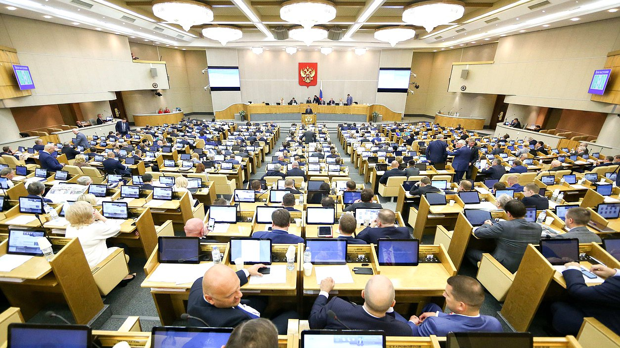 Депутаты приняли закон о повышении НДС и изменении пенсионных взносов