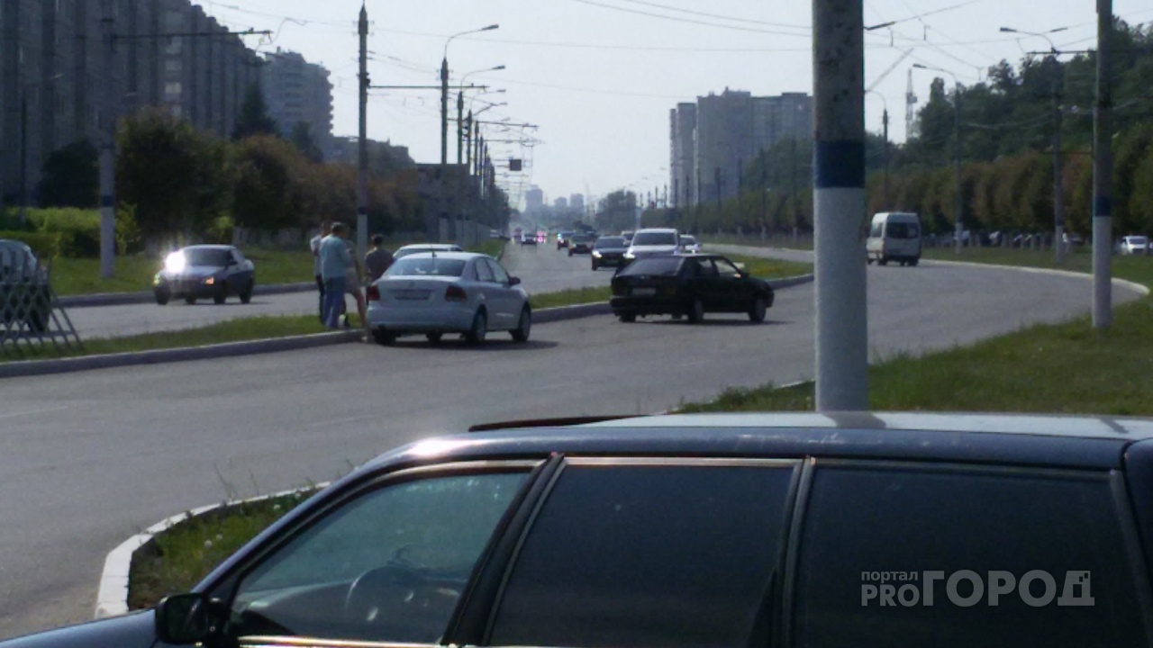 В Новочебоксарске «Приора» вылетела на встречку, а затем протаранила две машины