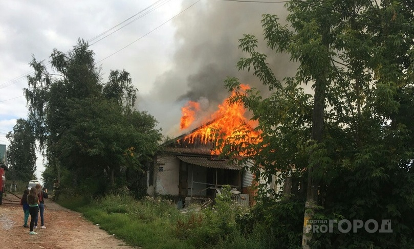 В Южном Поселке горит жилой дом