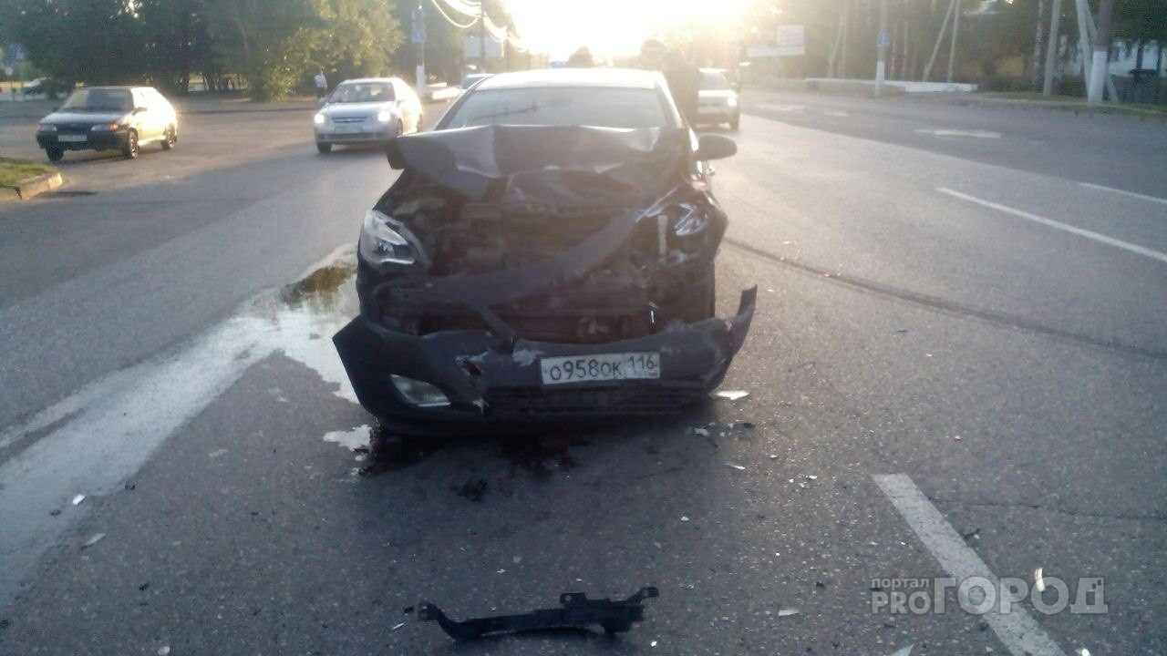 На Марпосадском шоссе столкнулись Renault и Opel Astra