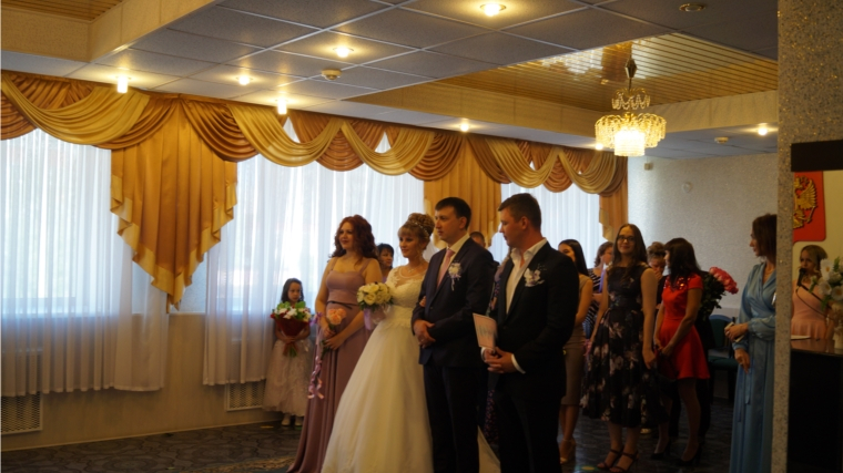 В День города Новочебоксарска поженились 7 пар