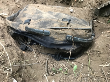 В Чебоксарах муж закопал тело жены в чемодане