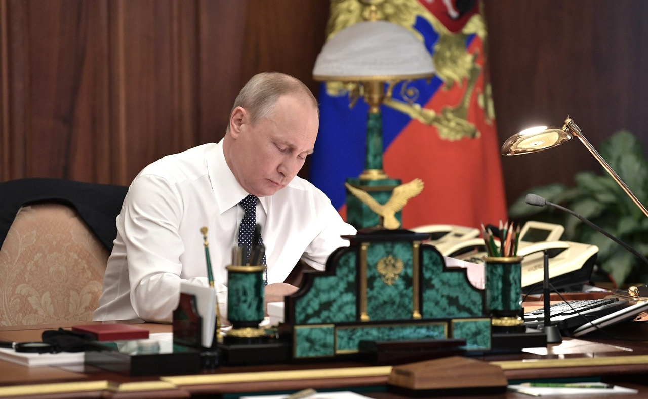 Путин установил минимальный размер оплаты труда
