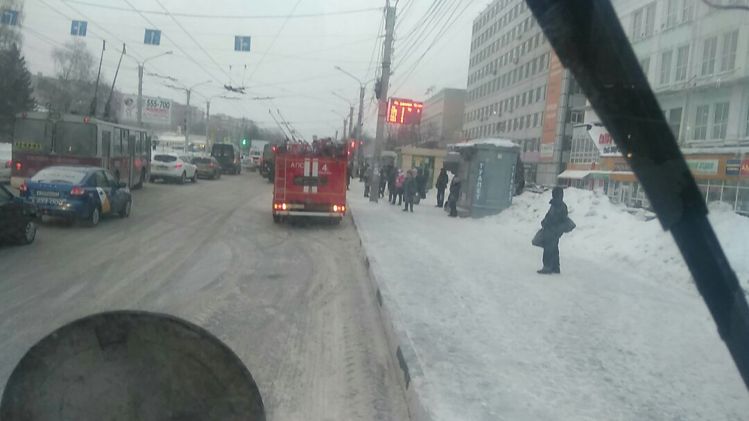В Чебоксарах оцепили остановку общественного транспорта