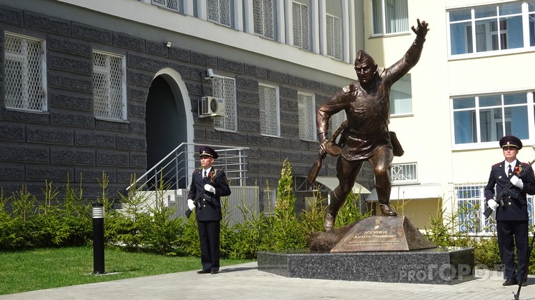 В Чебоксарах появился памятник герою войны в преддверии Дня Победы