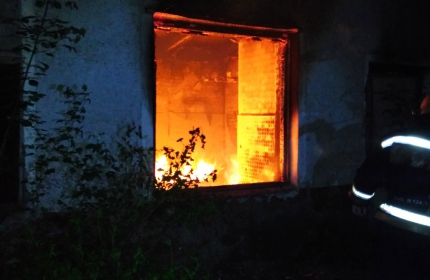 В Новочебоксарске в загоревшемся бесхозном здании  найден труп