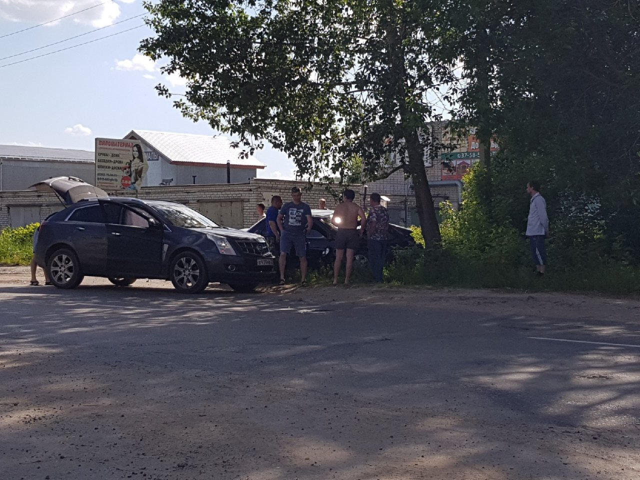 В Новочебоксарске водитель "десятки" во время обгона врезался в Cadillac SRX
