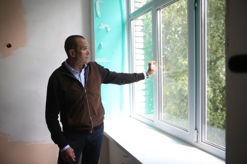 Игнатьев проверил, как ремонтируют школу в Цивильском районе