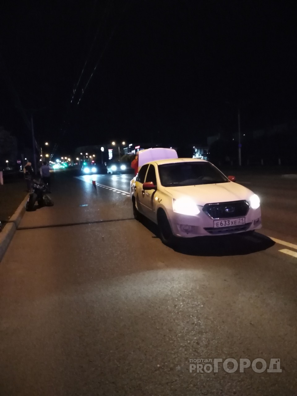 В Чебоксарах ночью столкнулись мотоцикл и такси