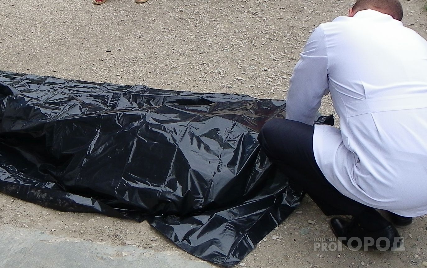 В Вурнарском районе на скамейке нашли тело убитого мужчины