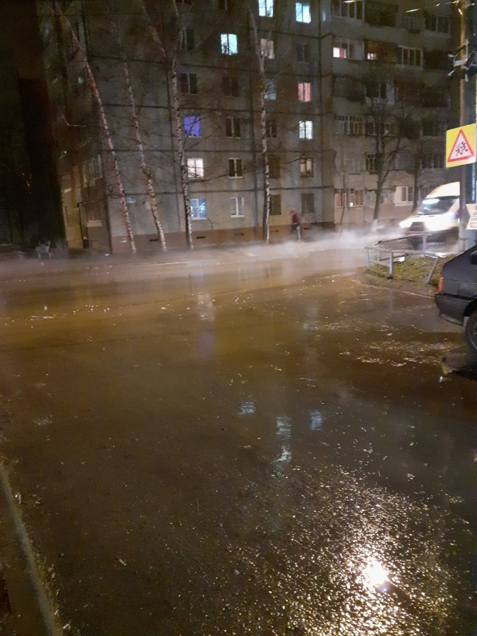 Ремонт дороги по улице Хузангая не прекращается даже в дождь