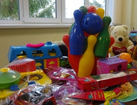 Жители Чувашии могут принять участие в сборе подарков для детей-сирот