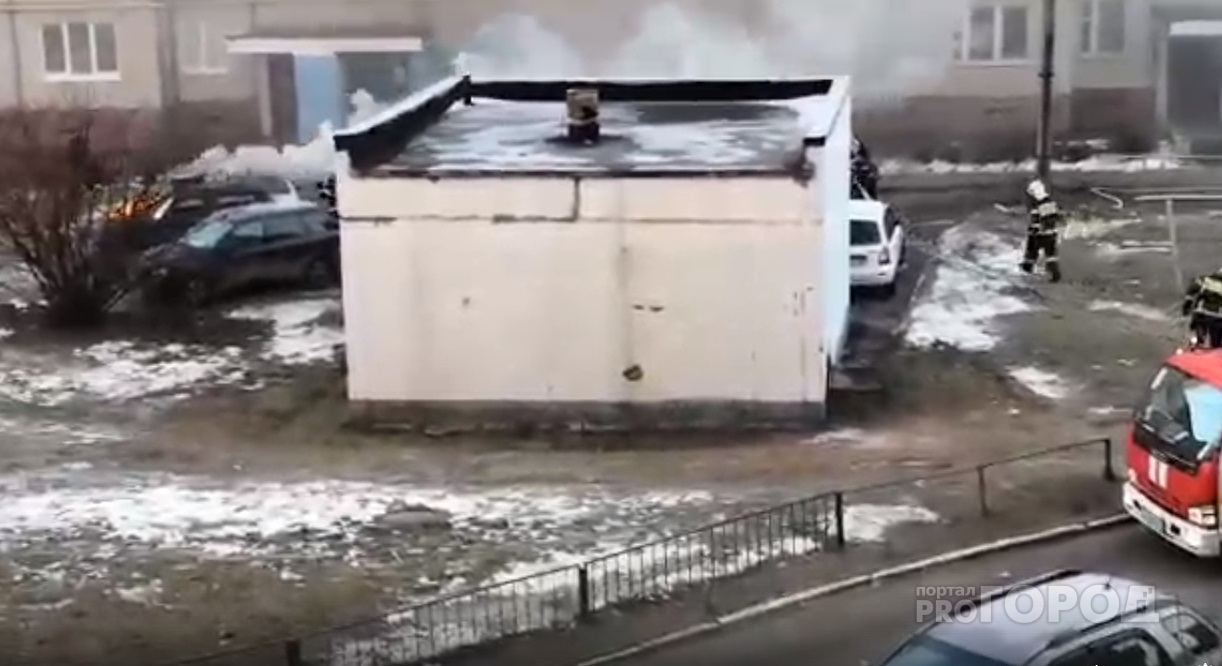 Во дворе жилого дома в Новочебоксарске загорелся автомобиль