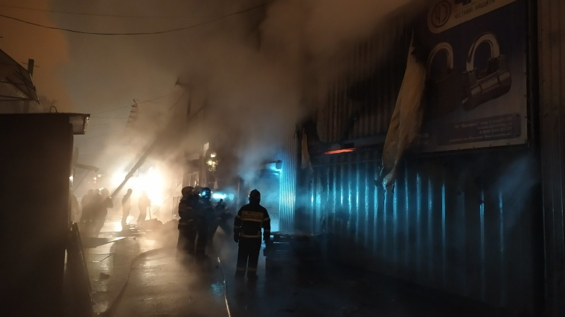 Новогодней ночью на «Ярмарке» случился пожар: тушили три часа