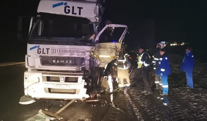 Погиб человек в столкновении семи грузовиков в Цивильском районе