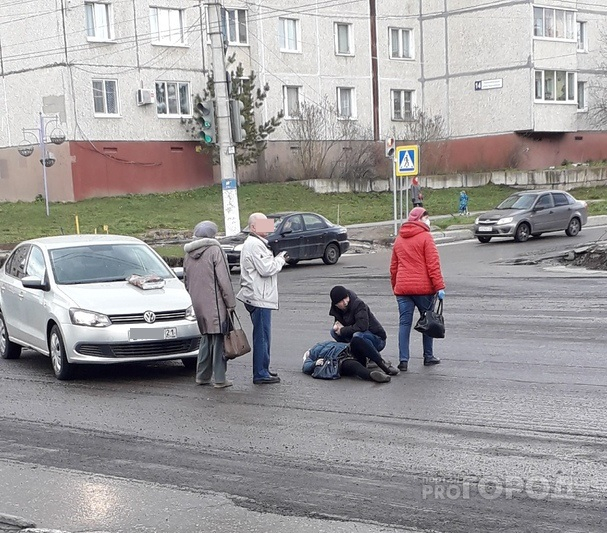 В Новочебоксарске «Фольксваген» сбил женщину, переходящую дорогу