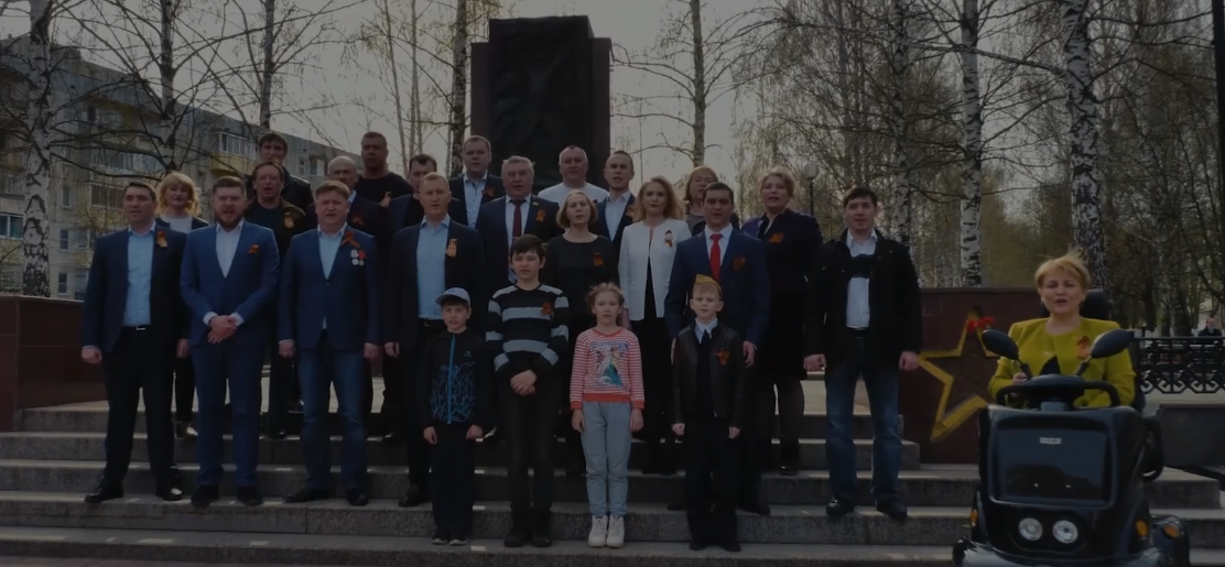 В Новочебоксарске возложили цветы и поздравили с Днем Победы