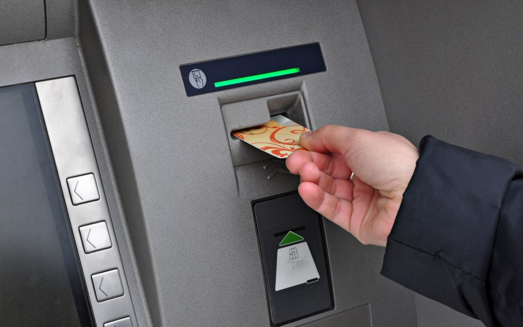 В банкоматах «Открытия» стал доступен сервис пополнения карт сторонних банков