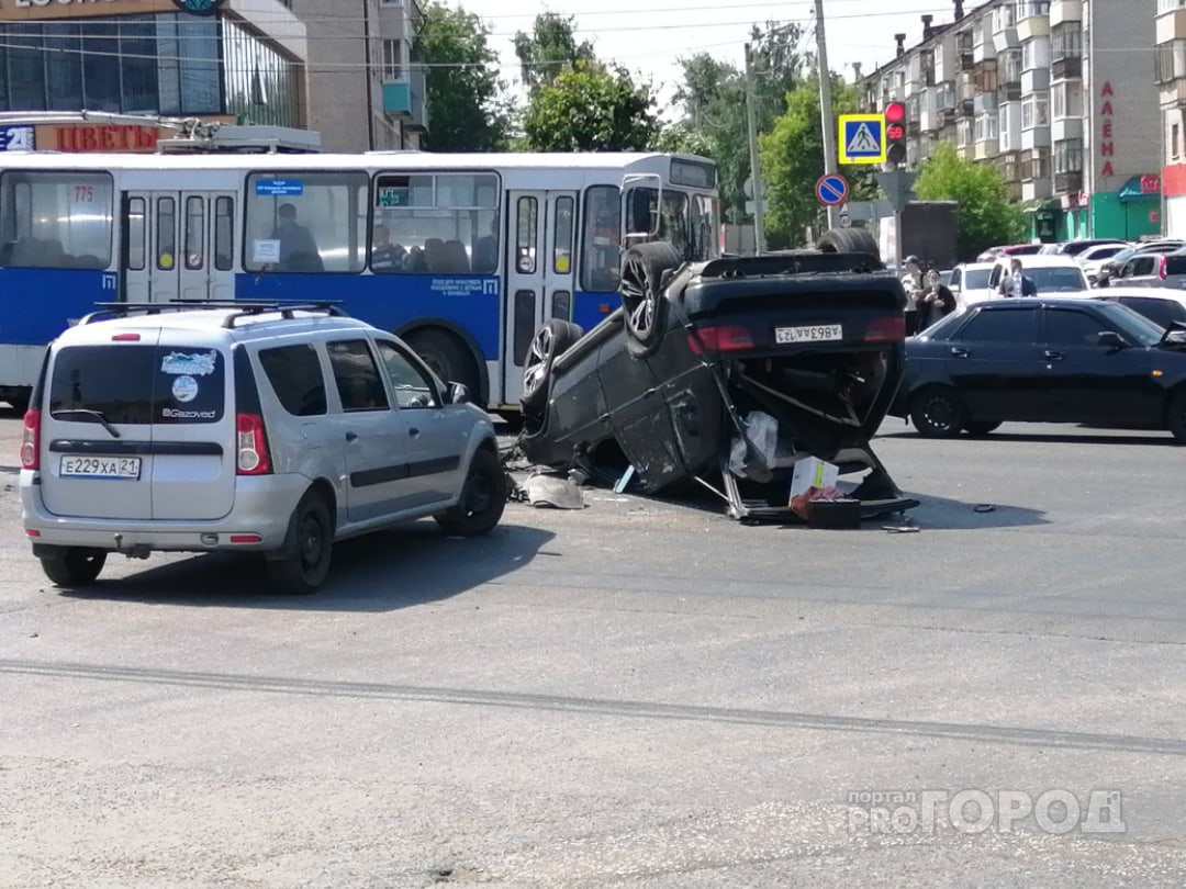 Шесть машин столкнулось в центре Чебоксар