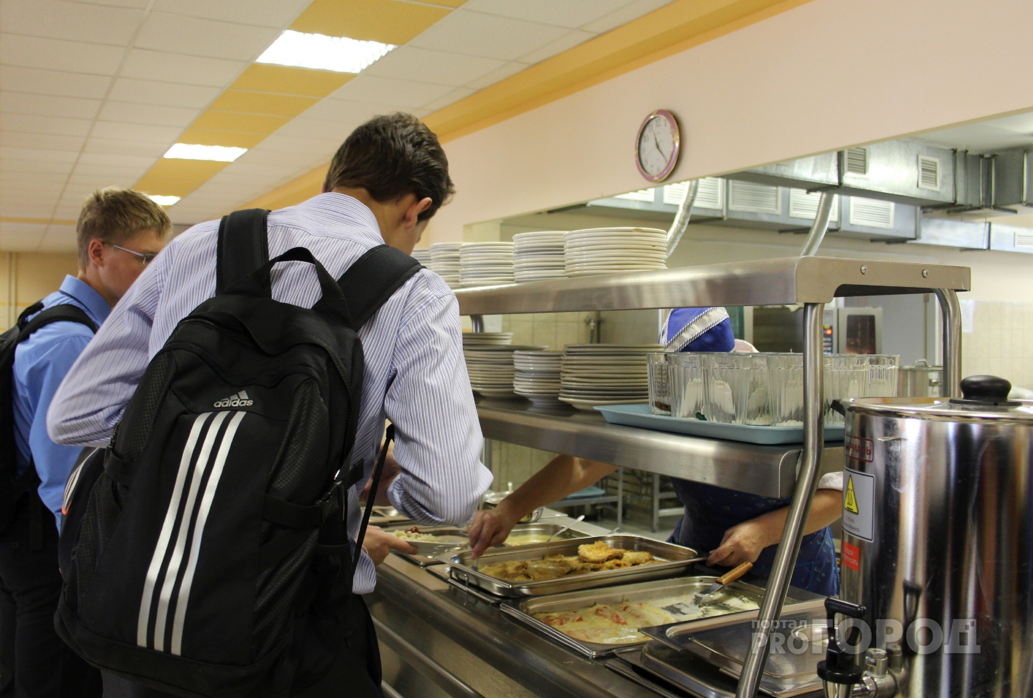 Власти Чувашии посчитали расходы на бесплатные школьные обеды в 2021 году