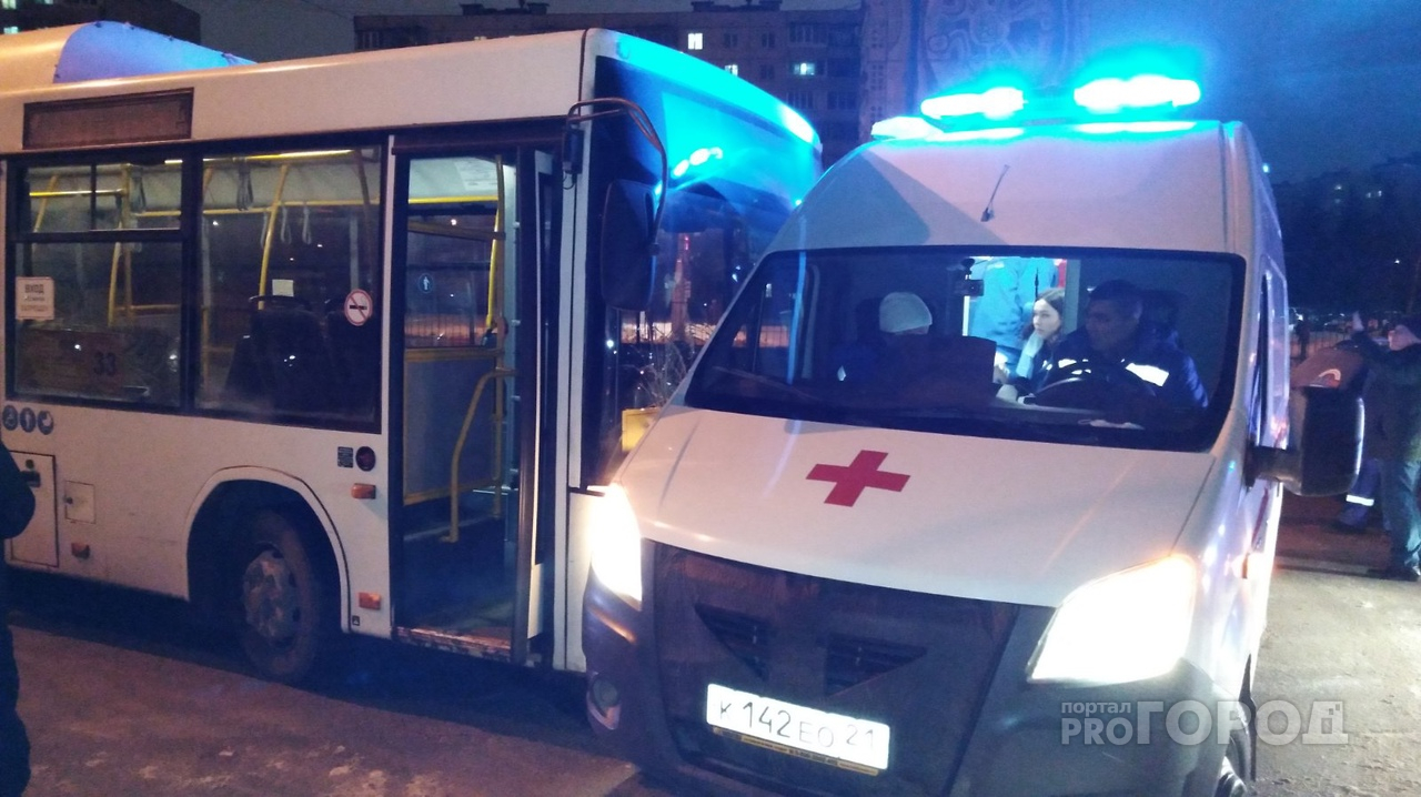 В Новоюжном районе автобус протаранил скорую, которая везла ребенка