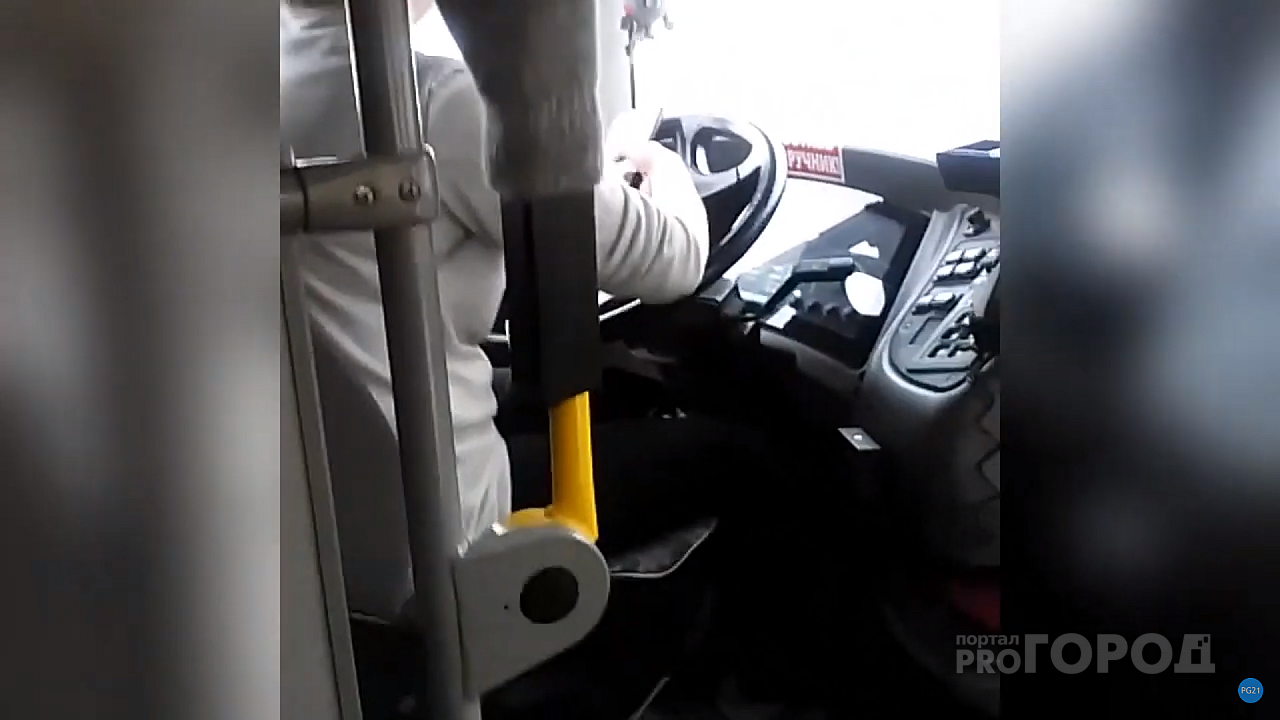 Водитель автобуса № 46 о переписке за рулем: "Был экстренный случай"