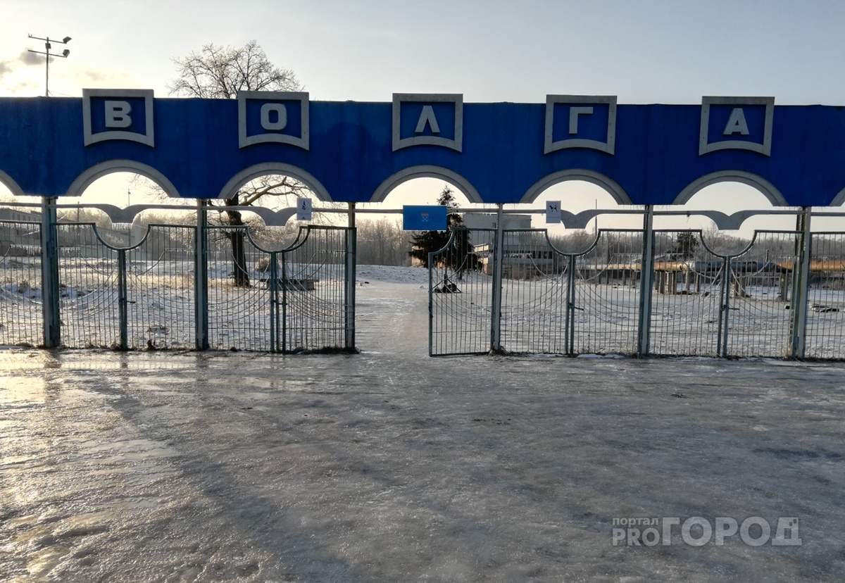 Полузаброшенный стадион "Волга" в очередной раз пообещали восстановить