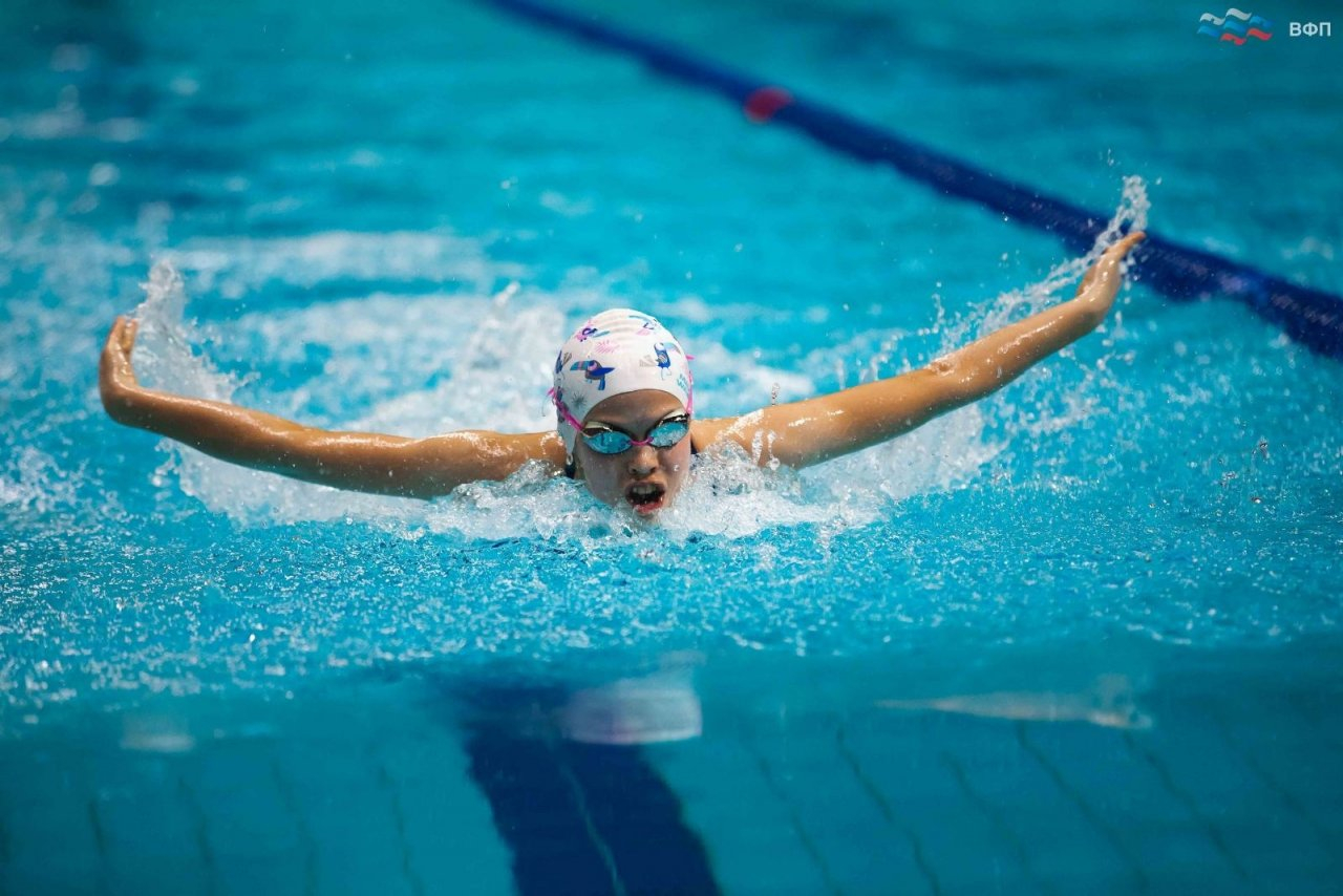 Школьница из Чебоксар завоевала "серебро" и "бронзу" на соревнованиях по плаванию