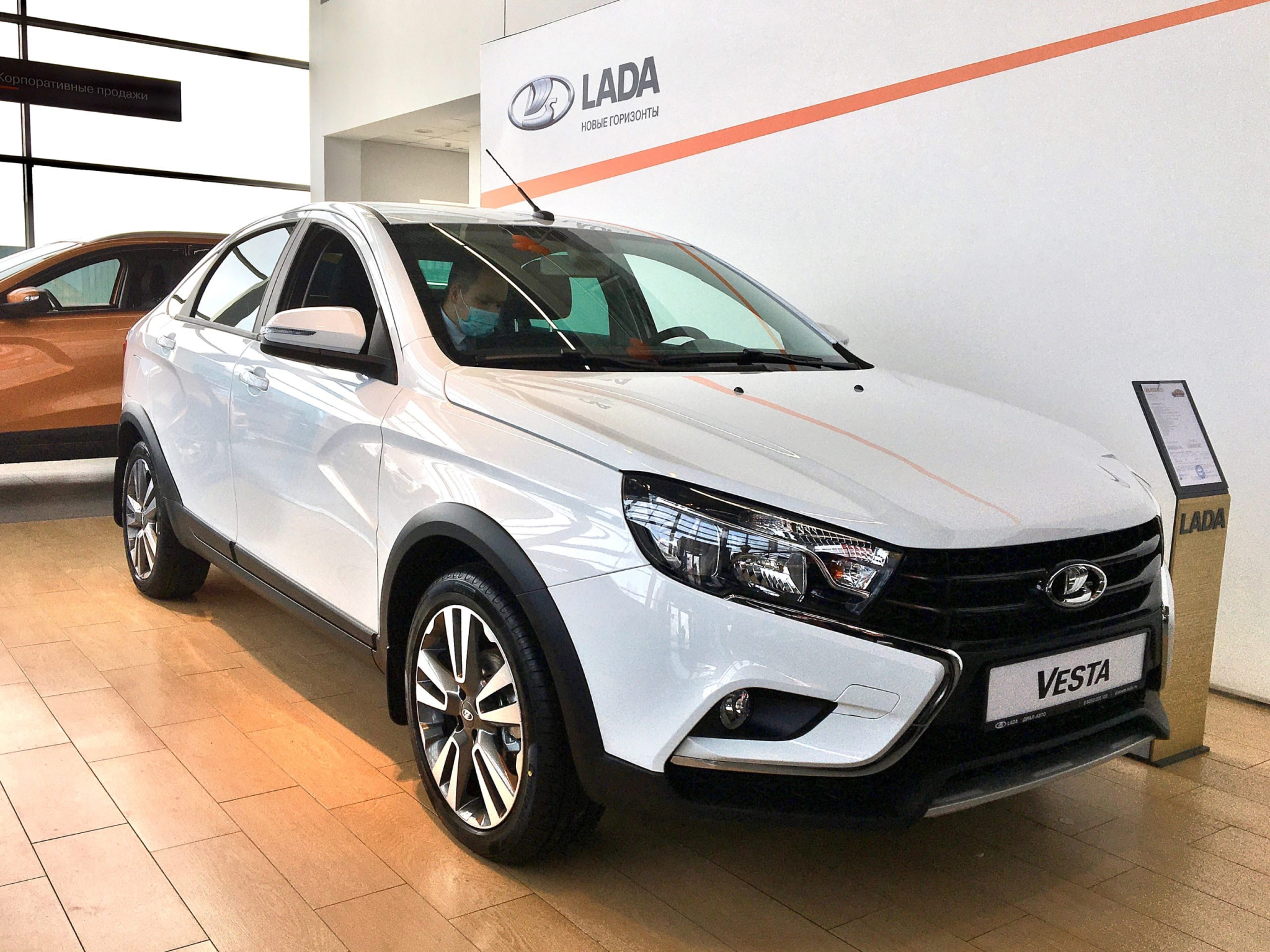 В “Диал-Авто” стартовали продажи автомобилей LADA с новой мультимедийной системой