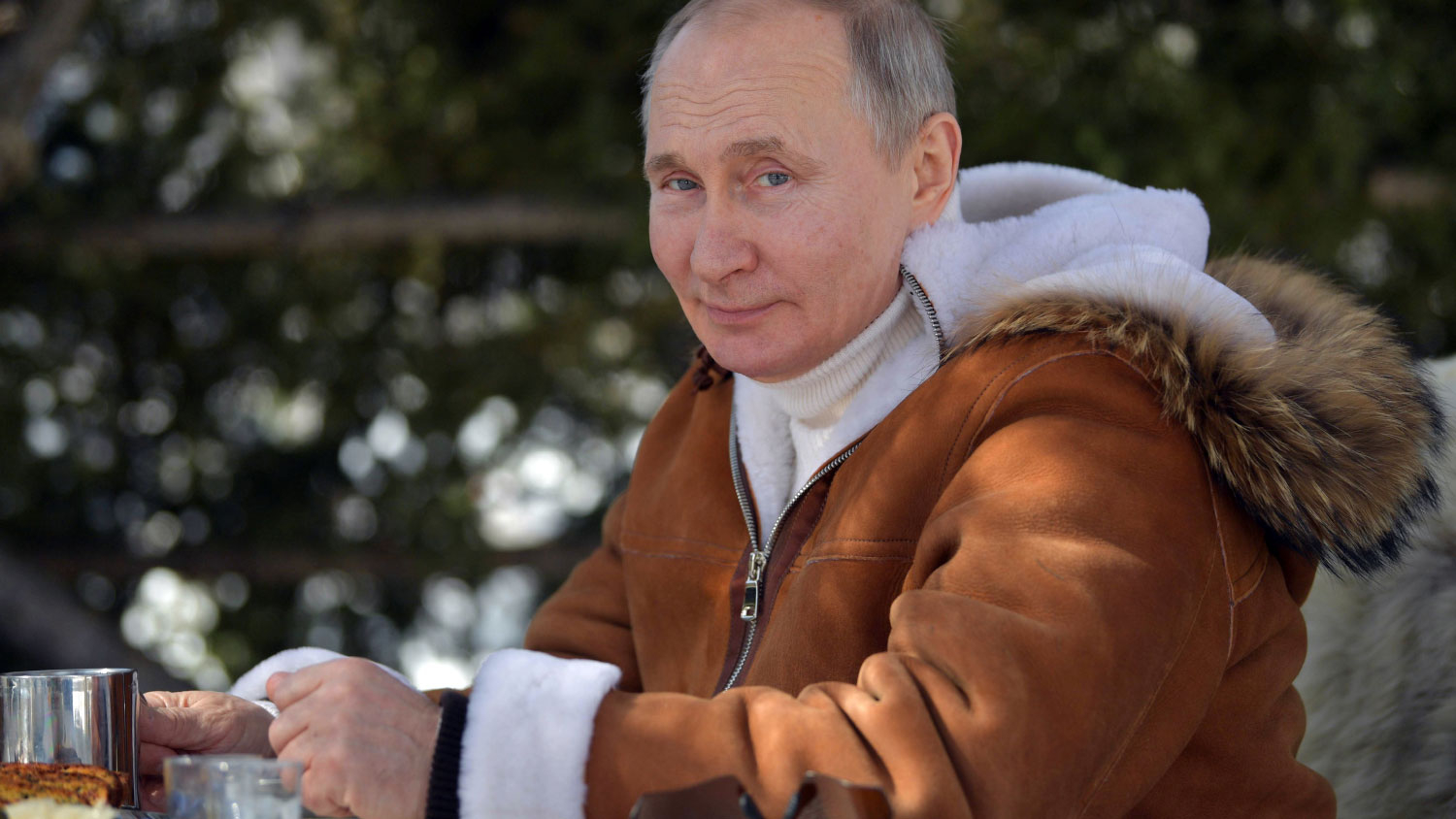 Путин подписал указ о дополнительных выходных в мае с сохранением зарплаты