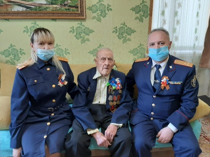 В Батыревском районе поздравили 100-летнего ветерана войны: "Матери дважды отправляли похоронку"