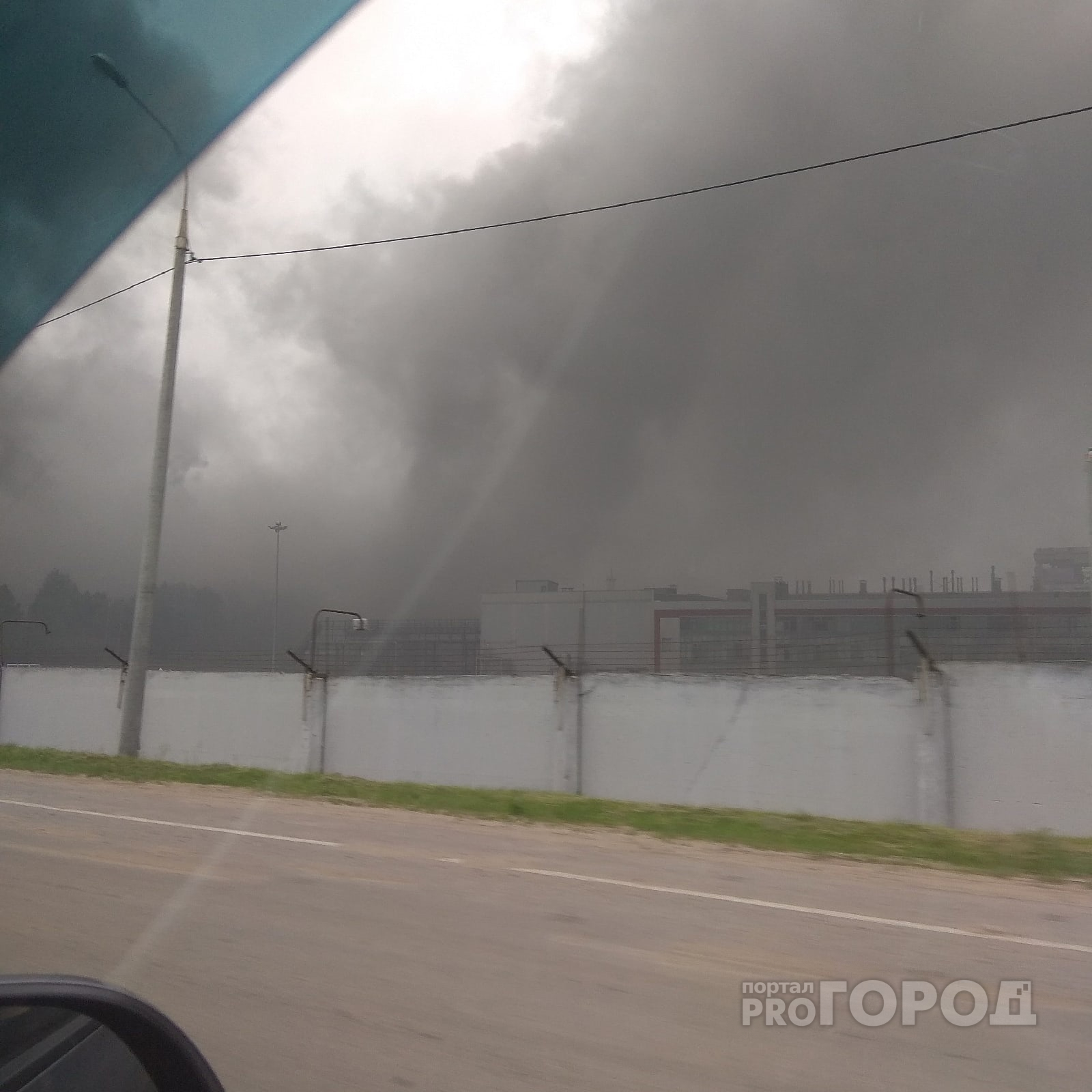 В Новочебоксарске рядом с промзоной вспыхнул пожар
