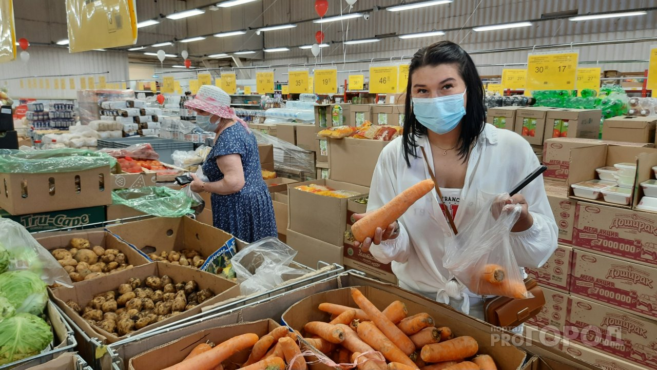 В Чувашии цена моркови дошла до ста рублей, недовольны даже продавцы: "Она у нас из Израиля"